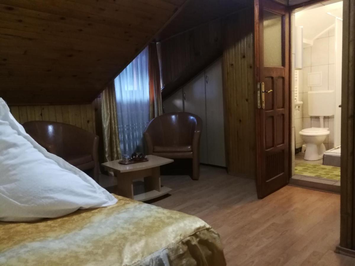 Pensiunea Fara Nume Buşteni Exterior foto